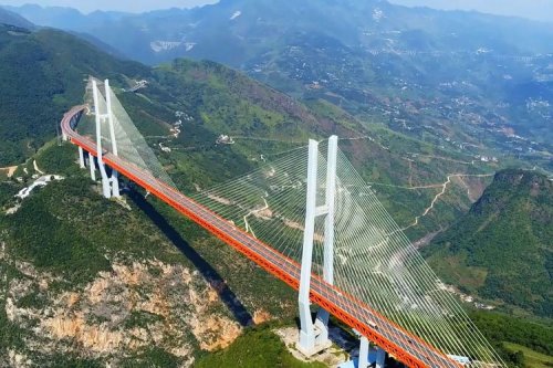 Tertinggi di Dunia, Jembatan Huajiang Canyon Lolos Uji Beban 96 Truk