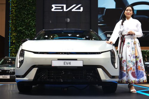 Kia EV4 Tebar Pesona di GIIAS 2025, Kental Nuansa Futuristik