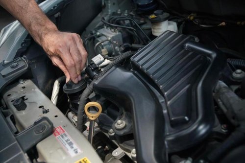 Mitos atau Fakta, Oli Mobil Hybrid Lebih Awet Dibanding ICE?