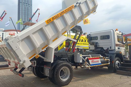 Detail Truk Andalan Mercedes-Benz untuk Kebutuhan Proyek Konstruksi