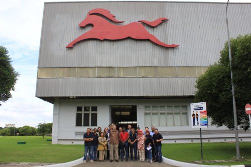 Duta Besar Swedia untuk Indonesia Kunjungi Pabrik TVS di Karawang