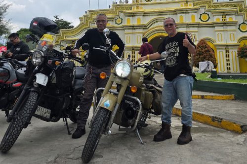 Hobi Solo Touring Naik Motor: Sukses Tuntaskan Madura-Bogor
