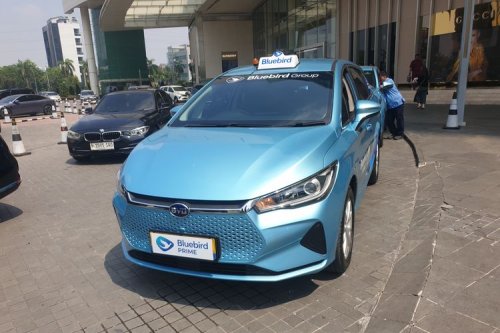 Toyota, Toyota Innova, BYD, BYD e6, Toyota Innova Zenix Hybrid dan BYD E6 Resmi Jadi Taksi Bluebird