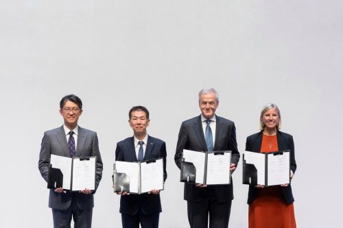 Hino, Fuso, Daimler dan Toyota Bakal Merger di 2026