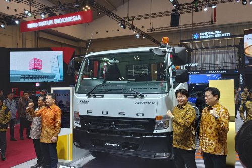 Inovasi Fuso di GIIAS 2025, EV Mobile Charger dan Fighter X Baru