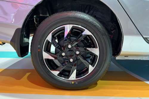 Daihatsu, Daihatsu Sigra, Daihatsu Sigra: Warna Two-tone, Head Unit Canggih, Mulai 173 Juta