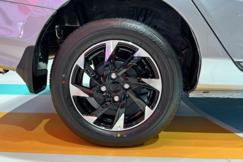 Daihatsu, Daihatsu Sigra, Daihatsu Sigra: Warna Two-tone, Head Unit Canggih, Mulai 173 Juta