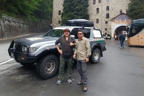 Mengapa Toyota Land Cruiser VX80 Jadi Andalan Overland Dunia Hauwke?