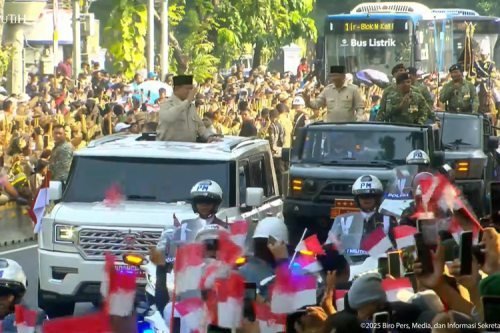 Prabowo, Prabowo Sapa Warga dari Atas Maung Garuda di HUT ke-80 TNI