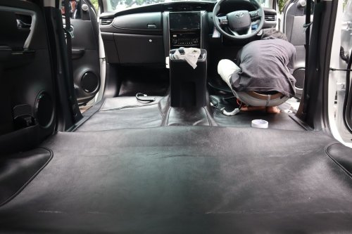 Segini Biaya Pasang Karpet Kulit Sintetis untuk Mobil