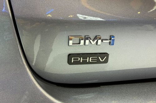 BYD Jamin Baterai M6 DM dan M6 EV hingga 8 Tahun