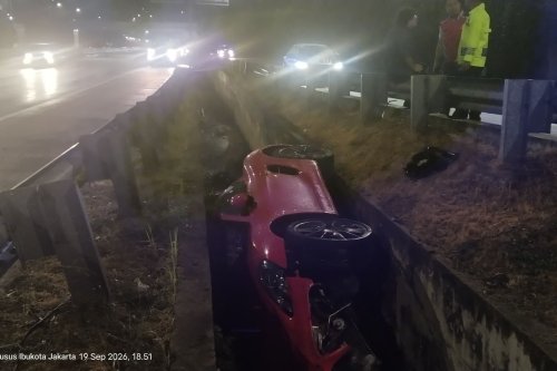 Porsche Masuk Selokan Tol Desari: Waspada Bahaya Aquaplaning