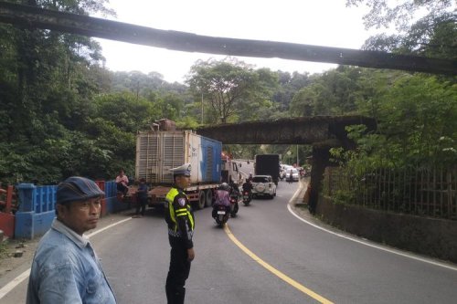 Truk ODOL Bisa Bikin Biaya Operasional Logistik Bengkak