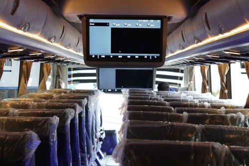 Kenapa Musik Terdengar Lebih Nikmat Saat di Perjalanan Bus?