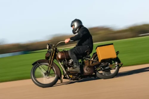 Pemeran Aquaman Ubah Motor Harley 100 Tahun Jadi EV
