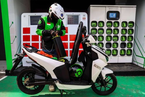 Buat Ojol dan Kurir, Skema Tukar Baterai Motor Listrik Lebih Praktis