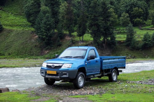 Tata, Toyota, Komparasi Pikap: Tata Yodha Vs Toyota Hilux Rangga