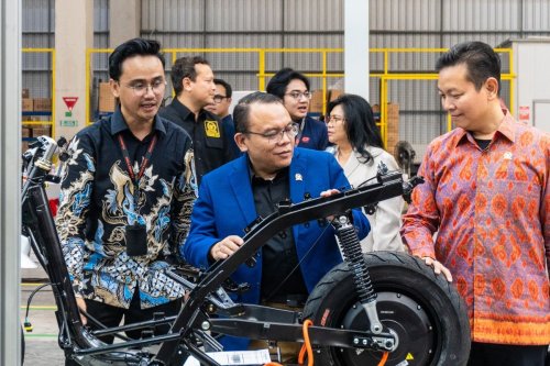 Komisi VII DPR RI Sambangi Pabrik QJMotor di Cikarang