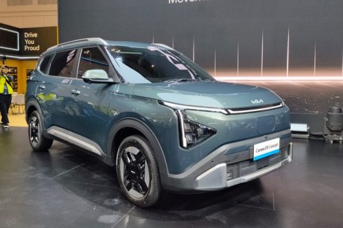 Kia, Kia Carens, Strategi Kia: Carens EV & ICE Bersanding di Pasar Indonesia
