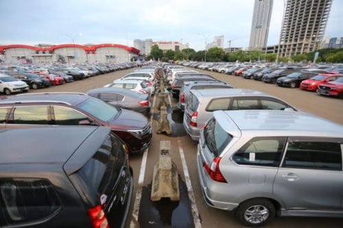5 Hal yang Perlu Diperhatikan Saat Parkir Mobil di Ruang Sempit