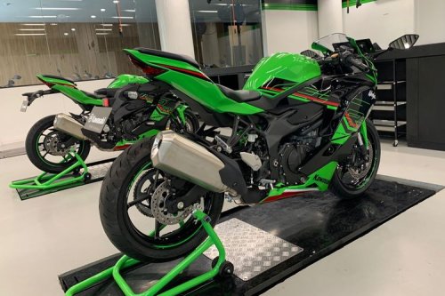 Kawasaki, Motor Sport, Kawasaki ZX-4RR vs QJMotor SRK 800 RR: Duel Motor Sport Rp 250 Juta