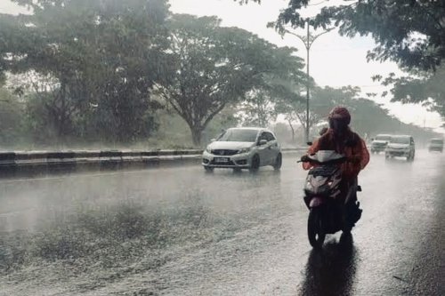 Waspada Aquaplaning Saat Berkendara di Musim Kemarau Basah