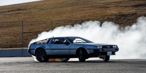 Autologi Bidik DMC DeLorean sebagai Proyek Replika Selanjutnya