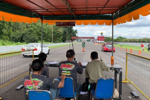 Viral Video Drag Race Kotamobagu, Mobil Hilang Kendali Tabrak Penonton