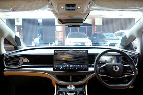 Komparasi MPV Listrik Mewah: Denza D9 atau Mifa 9, Pilih Mana?