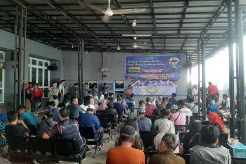Ada Pemutihan, Warga Ramai-Ramai Bayar Pajak Tanpa Denda di Samsat Kota Bekasi