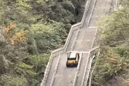 Chery Ungkap Penyebab Fengyun X3L Gagal Menanjak Gunung Tianmen