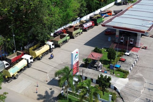 Jeritan Operator Bus Lintas Sumatra: Antre Solar hingga Menginap