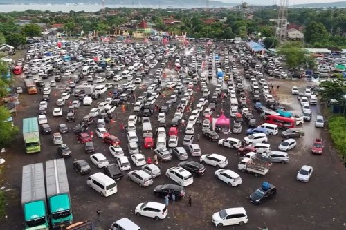 Strategi Kemenhub Atasi Kemacetan Parah di Gilimanuk