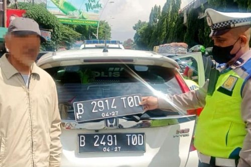 Ferrari, Video Ferrari Ditegur Polisi karena Tak Pakai Pelat Nomor