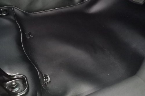 Tren Karpet Mobil: Mengapa Hitam Jadi Pilihan Utama di Indonesia?