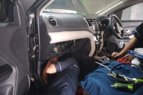 Mengapa Mobil Baru Perlu Bongkar Dasbor untuk Servis AC?