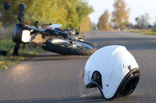 Bahaya Nyata Kabel Menjuntai di Jalan bagi Pengendara Motor