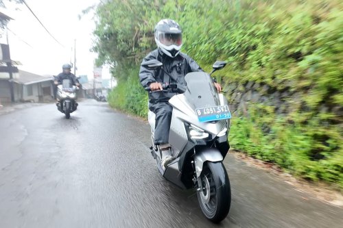 Sebelum Beli Wajib Paham Kelebihan dan Kekurangan Pakai Motor Listrik