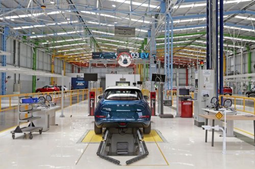 Mobil Listrik Ora 03 Resmi Rakitan Lokal di Bogor