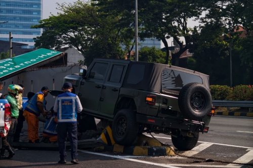 Kronologi Pindad Maung Tabrak Plang Tol, Diduga Sopir Mengantuk