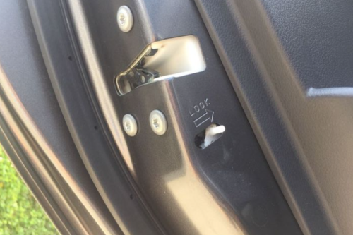 Penting, Pastikan Fitur Child Lock Tidak Aktif Saat Naik Taksi Online