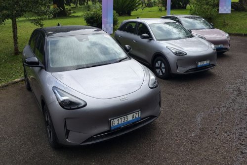 Geely, Selisih Rp 30 Juta, Apa Perbedaan Geely EX2 Pro dan Max?