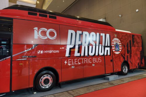 Skuad Persija Resmi Pakai Bus Listrik, Ini Penampakan Busnya