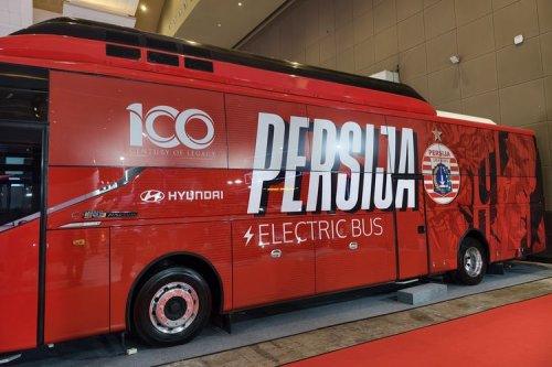 Skuad Persija Resmi Pakai Bus Listrik, Ini Penampakan Busnya