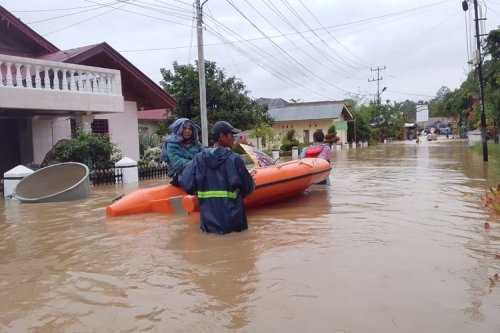 Pelajaran dari Banjir Sumut, Kenali dan Pahami Cara Lewat Genangan