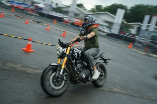 Komparasi Royal Enfield Guerrilla 450 dan Triumph Speed 400