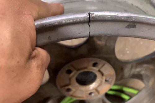 Pelek Penyok Usai Hantam Lubang Belum Tentu Jelek, Ini Penjelasannya