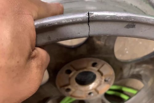Pelek Penyok Usai Hantam Lubang Belum Tentu Jelek, Ini Penjelasannya