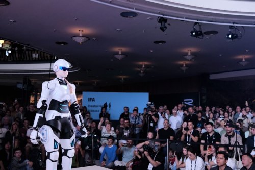 Chery Perluas Teknologi Otomotif ke Robot, AiMOGA Debut di Eropa