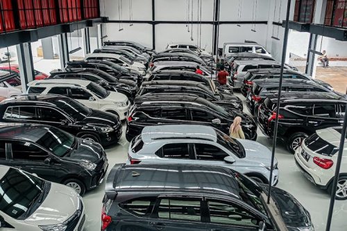 Harga Jual Kembali Mobil Listrik Bekas Jatuh